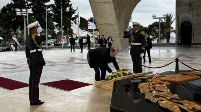 Macut položio venac na Spomenik mučenicima posvećen Alžirskom ratu za oslobođenje