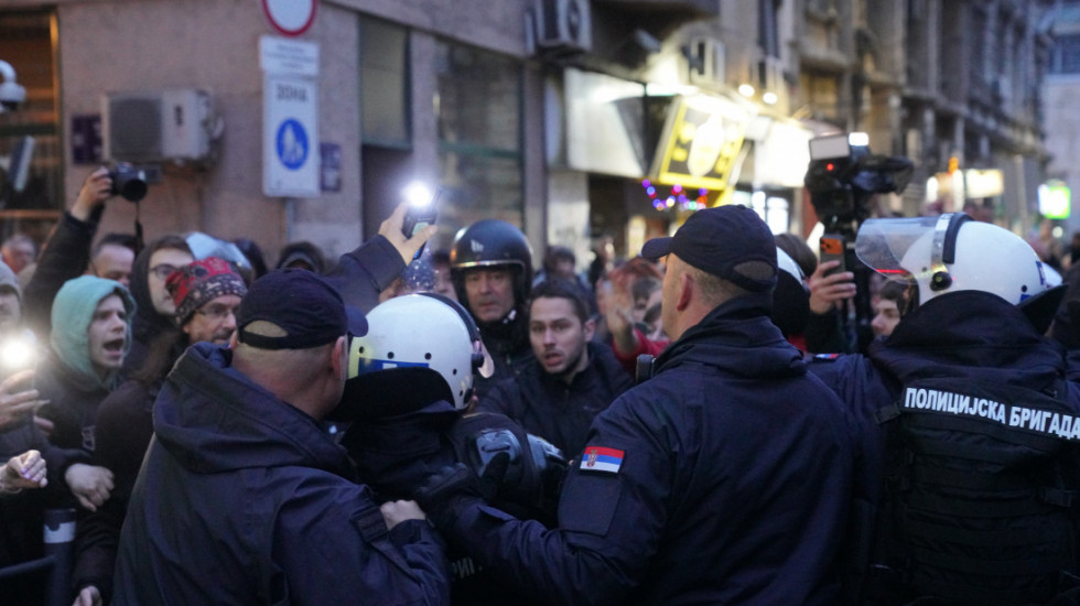 Uzvik "Smrt Vučiću i Jevrejima oko njega" na protestu kod Rektorata izazvao osude Srba i Izraelaca