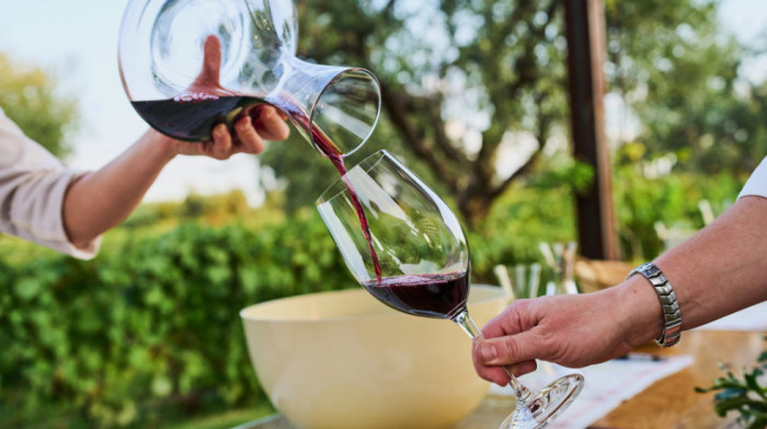 Ovo je najskuplja boca svih vremena: Francusko vino Romane-Konti iz 1945. oborilo sve rekorde