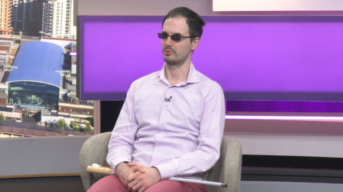 "Humor danas nije samo šala, već način povezivanja ljudi": Stand-up komičar Nikola Radojlović za Euronews Srbija