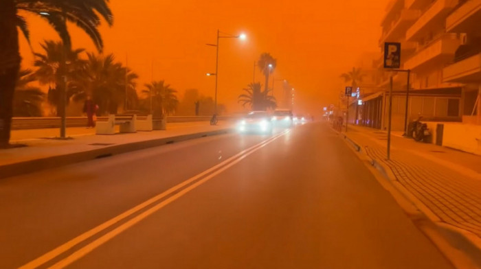 Apokaliptični prizori na Kritu: Dan se pretvorio u noć, nevreme i pesak iz Sahare stvorili velike probleme (VIDEO)