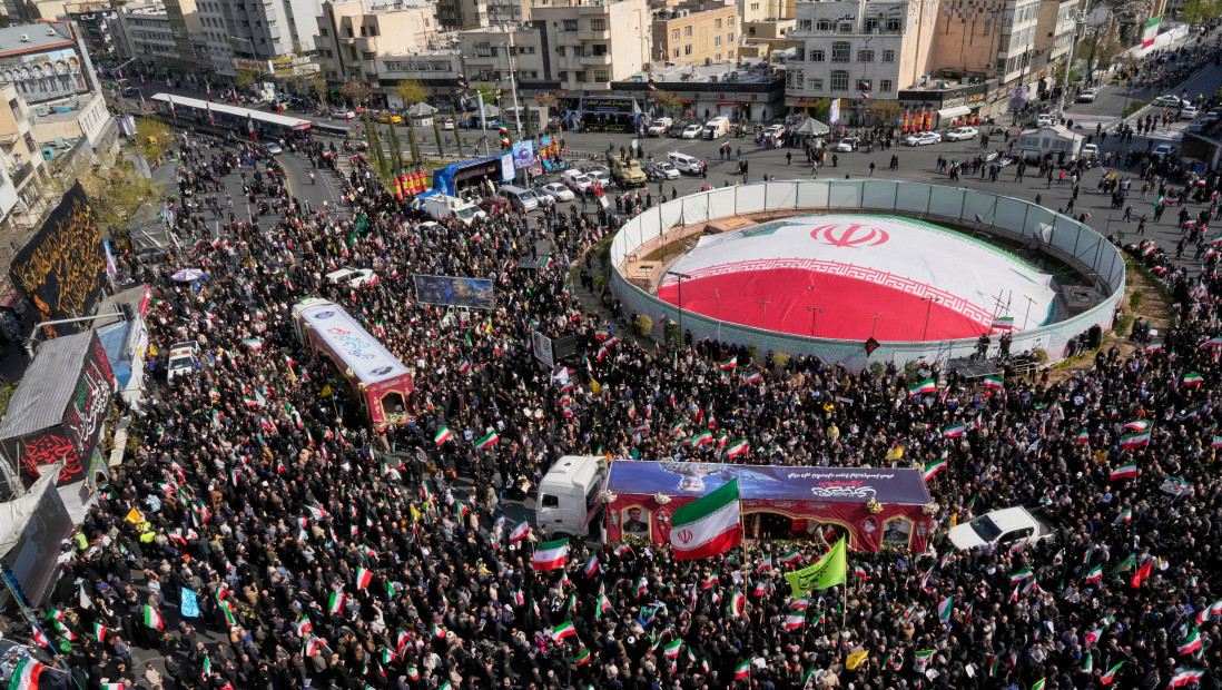 Masovni oproštaj od Tangsirija u Iranu: Desetine hiljada ljudi odalo počast ubijenom kontraadmiralu mornarice