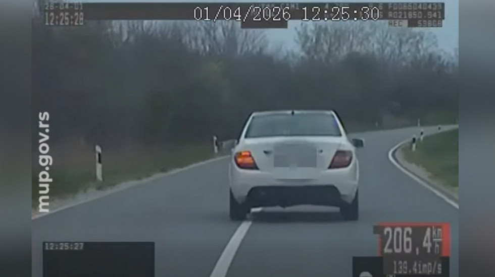 Nasilnička vožnja u Rumenki: Presretač zaustavio muškarca koji je vozio 206 kilometara na čas (VIDEO)