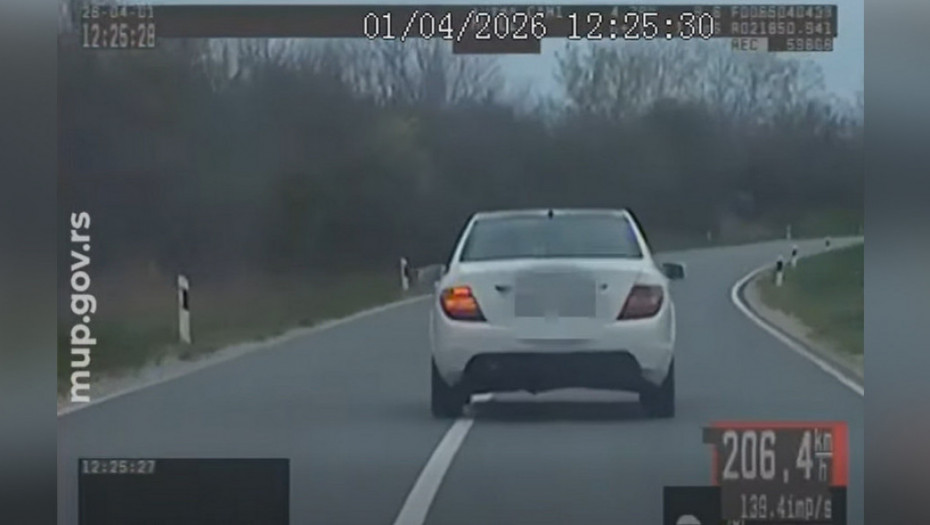 Nasilnička vožnja u Rumenki: Presretač zaustavio muškarca koji je vozio 206 kilometara na čas (VIDEO)
