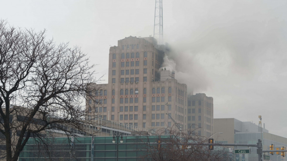 Požar u Detroitu: Zapalila se istorijska zgrada na univerzitetu, studenti upozoreni da izbegavaju područje