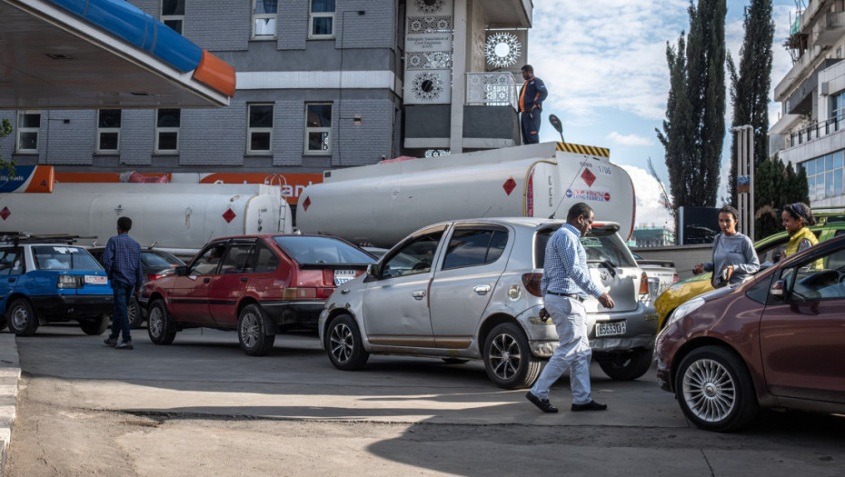 Odbaci kravatu, manje vozi i radi od kuće: Kako svet reaguje na energetsku krizu zbog rata u Iranu