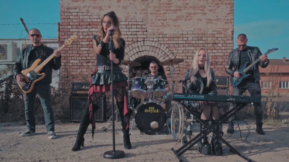Novi singl benda "Rok Apoteka":  Pesma "Kaži mi" o slobodi, granicama i hrabrosti da se ode