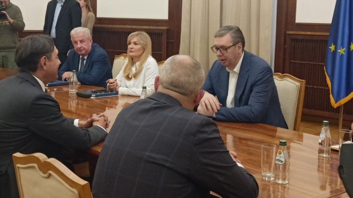 Počele konsultacije Vučića sa predstavnicima stranka: Prvo sa Pokretom socijalista