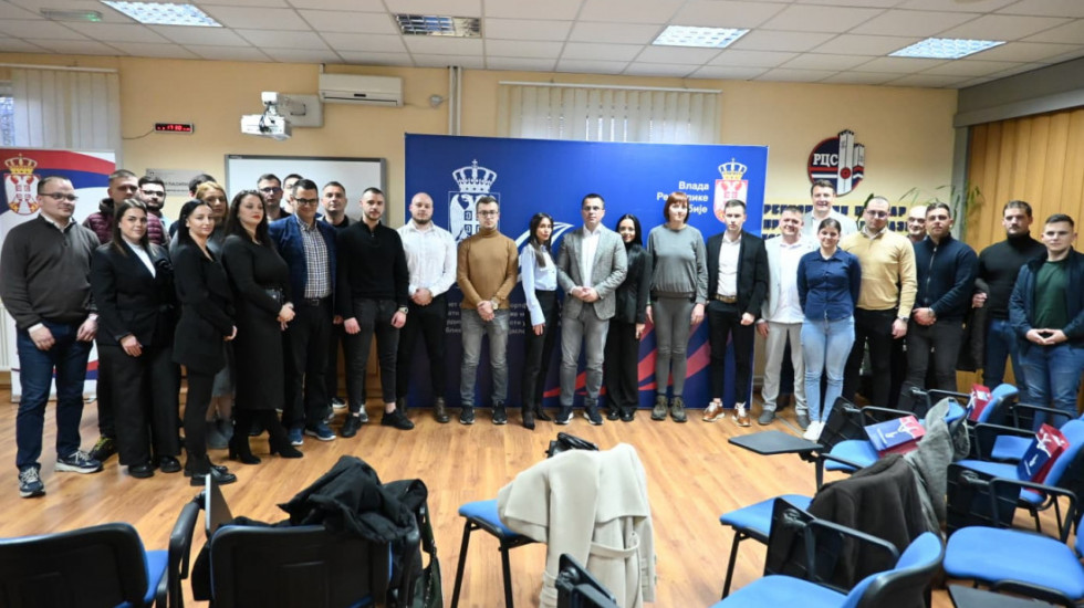 Milićević u Smederevu sa mladima: Društvu nedostaje dijalog i direktan razgovor