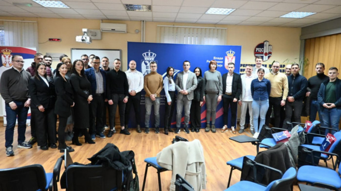 Milićević u Smederevu sa mladima: Društvu nedostaje dijalog i direktan razgovor