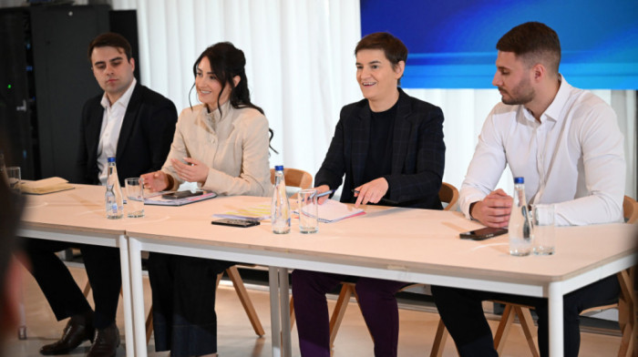 Brnabić čestitala Dan studenata: Država će vratiti obrazovanje na pravi put