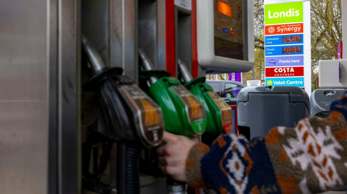 Dmitrijev: Sve benzinske pumpe u Evropi mogu da ostanu bez goriva do 20. aprila