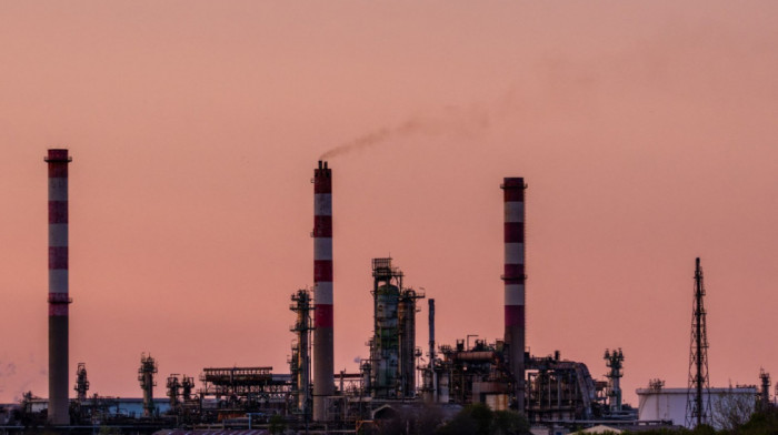 Obustavljen rad petrohemijskog kompleksa u UAE zbog požara posle napada projektilom