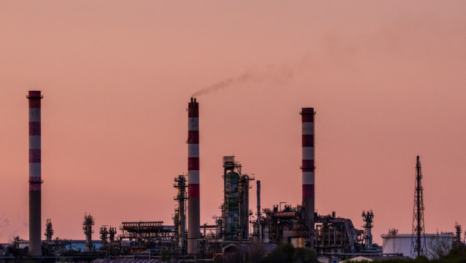 Obustavljen rad petrohemijskog kompleksa u UAE zbog požara posle napada projektilom