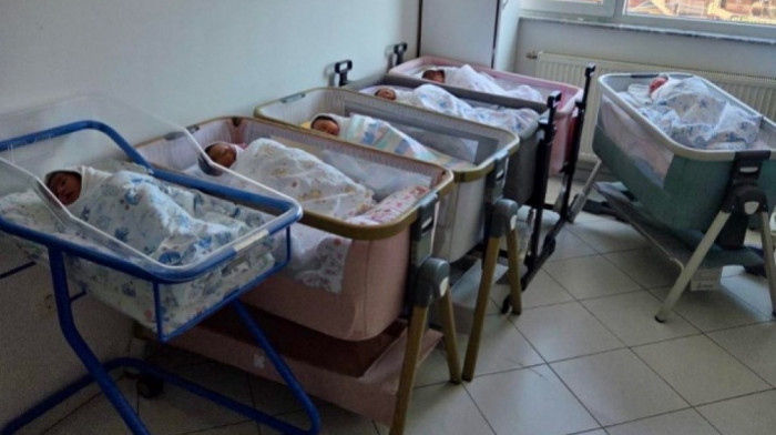 Tokom vikenda rođeno sedam beba u srcu Kosova i Metohije: Svako novorođenče dobija novčanu pomoć