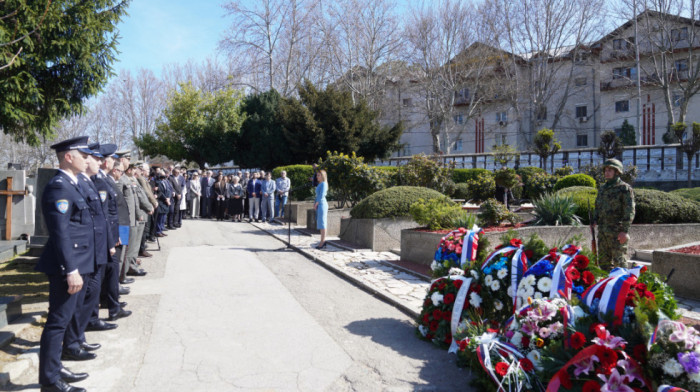 Đurđević Stamenkovski položila venac u Aleji stradalih u šestoaprilskom bombardovanju