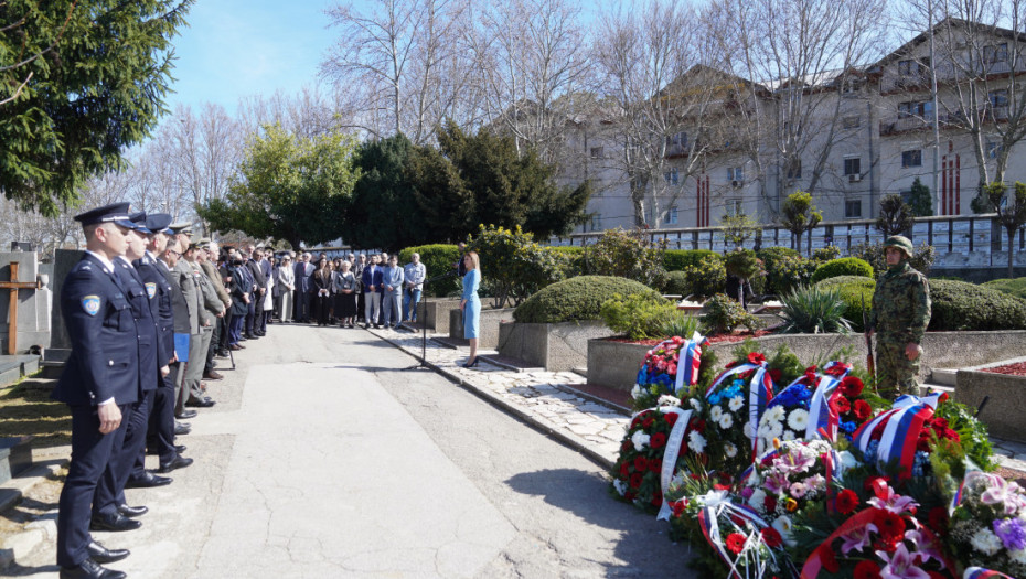 Đurđević Stamenkovski položila venac u Aleji stradalih u šestoaprilskom bombardovanju