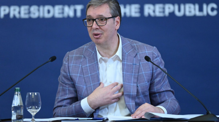 Vučić: Izvinjavam se studentima zbog izjave Bratine, niko nema pravo da ih ubija