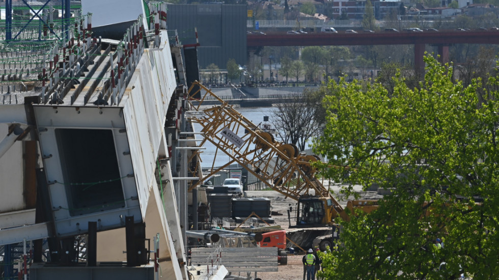 Obrušio se kran na gradilištu kod Brankovog mosta: Stradao kineski radnik, trojica povređena