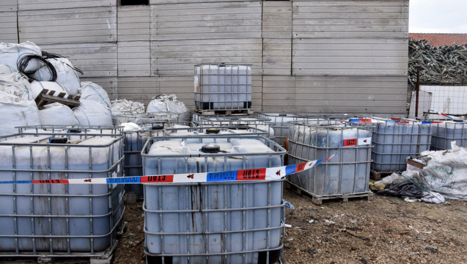 Policija u Smederevu pronašla 115 tona opasnog otpada: Dve osobe uhapšene zbog skladištenja kancerogenog materijala