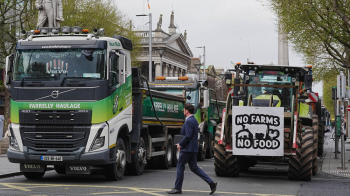 "Saterani smo u ćošak": Demonstranti u Irskoj blokiraju puteve nezadovoljni viskim cenama goriva