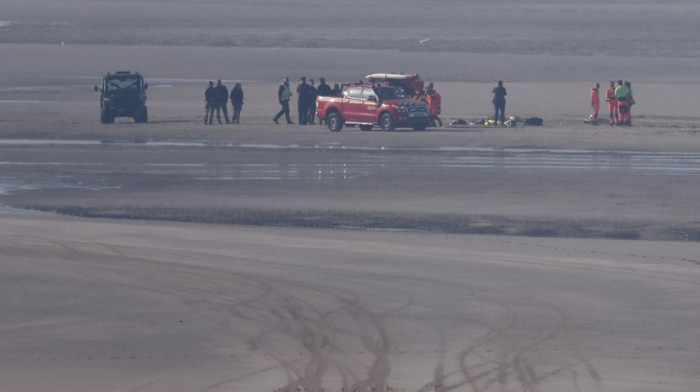 Četiri osobe poginule u brodolomu taksi-čamca tokom ilegalnog prelaska Lamanša