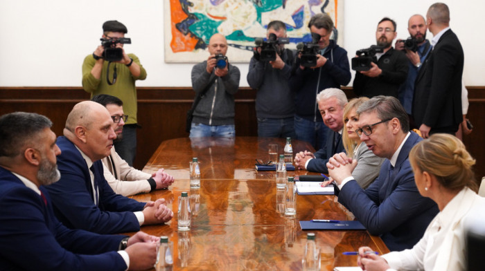 Vučić nastavio konsultacije sastankom sa Udruženim sindikatom Sloga