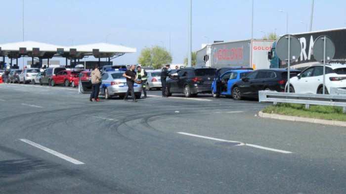 Gužve na Batrovcima: Lančani sudar blokirao prolaz, kolone duge nekoliko kilometara