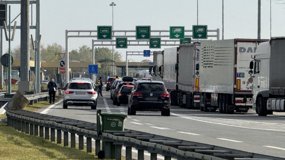Na graničnom prelazu Batrovci teretna vozila čekaju dva sata na izlaz