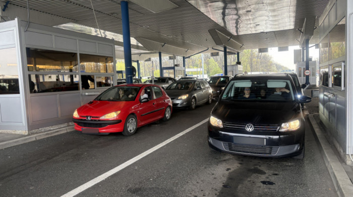 Na graničnom prelazu Batrovci teretna vozila čekaju četiri sata, a na Šidu tri sata na izlazu.