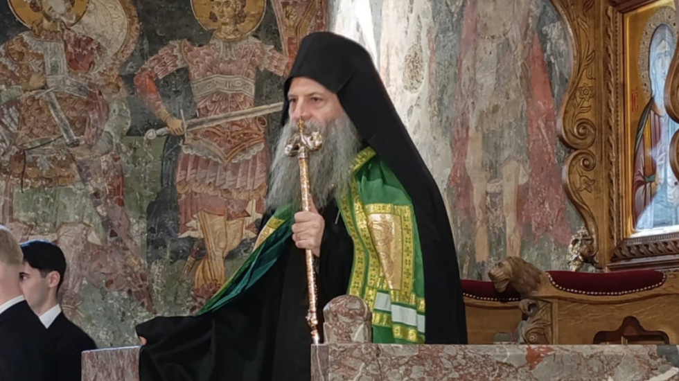 Patrijarh Porfirije stigao u Pećku patrijaršiju, dočekali ga sveštenici i vernici
