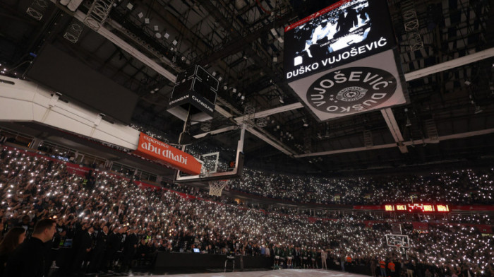 Partizan i "grobari" se emotivno oprostili od Duška Vujoševića