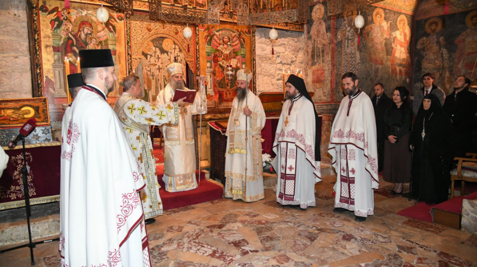 Patrijarh Porfirije služio na Vaskrs liturgiju u Pećkoj patrijaršiji