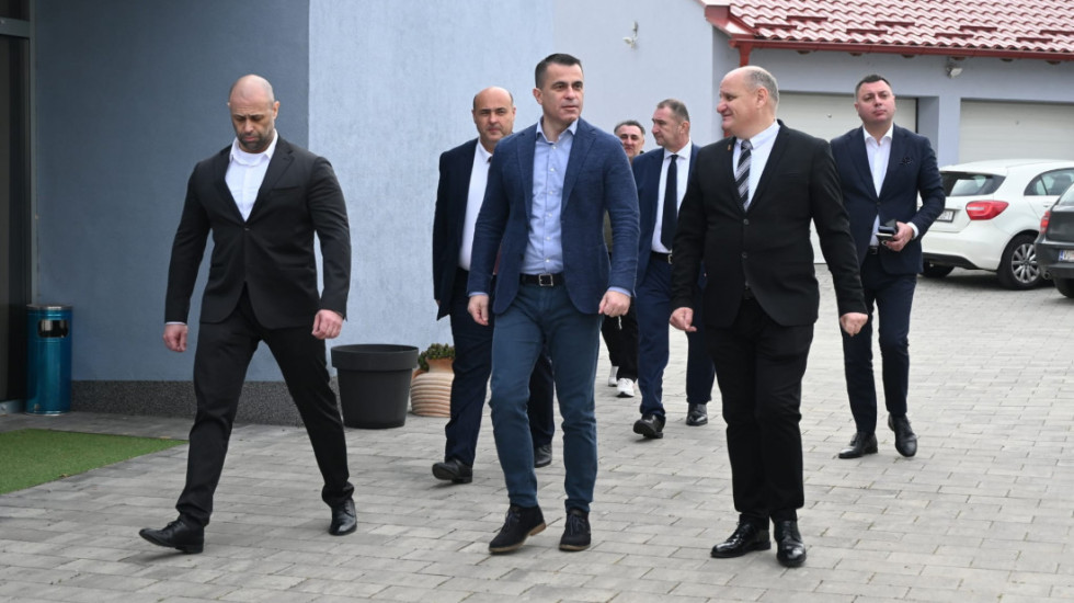 Milićević na Vaskrs sa Srbima u Hrvatskoj, prisustvovao liturgiji u Vukovaru