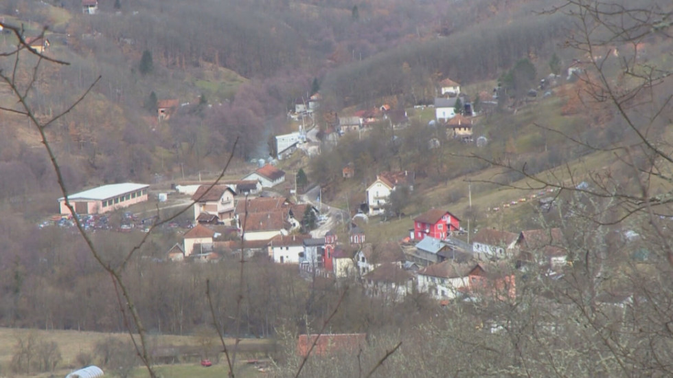 Jedno selo u dve države: Sastavci teritorijalno u BiH, ali administrativno u Srbiji (VIDEO)