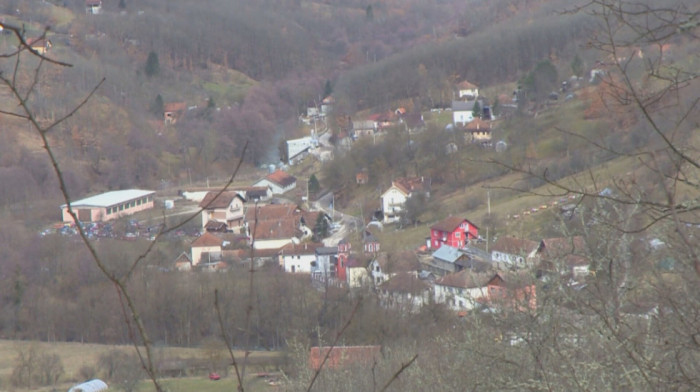 Jedno selo u dve države: Sastavci teritorijalno u BiH, ali administrativno u Srbiji (VIDEO)
