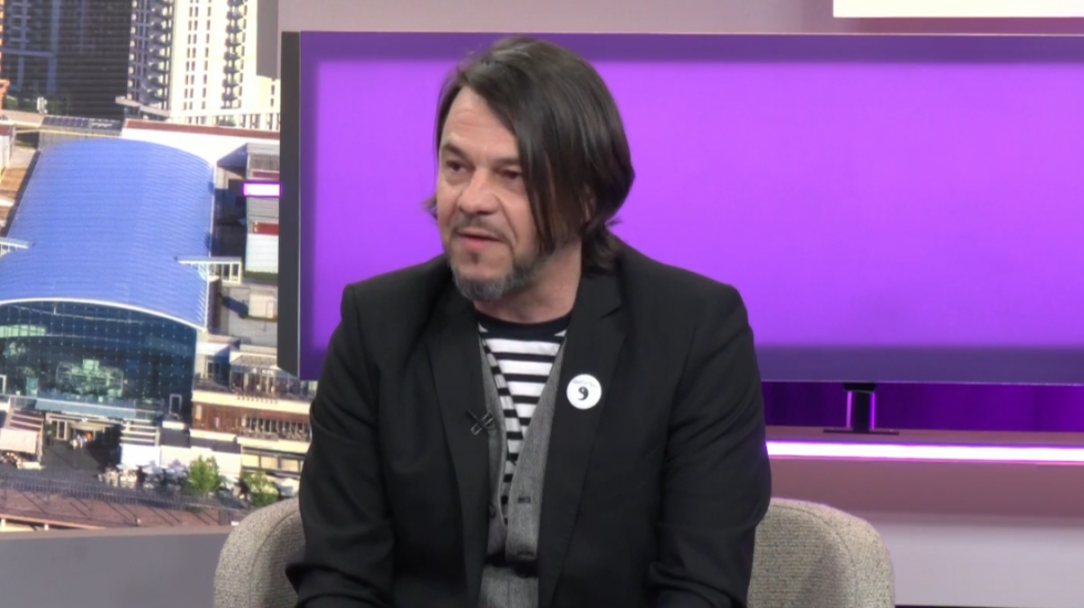 Kako muzika postaje poezija: Dejan Mrkalj i zbirka "Poema probuđenog boema"