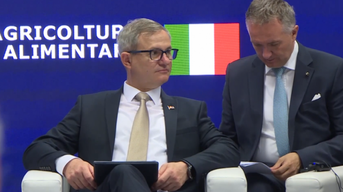 Ministar Glamočić na sajmu "Vinitaly": Srbija godišnje proizvede više od 22 miliona litara vina