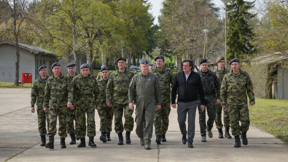 Gašić sa pripadnicima PVO za Vaskrs: Vaša požrtvovanost garant bezbednosti Srbije