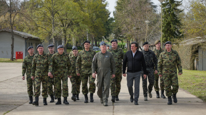 Gašić sa pripadnicima PVO za Vaskrs: Vaša požrtvovanost garant bezbednosti Srbije