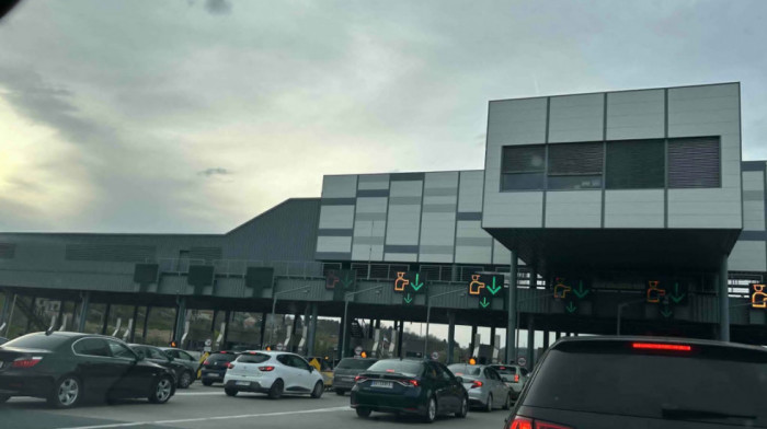 Pojačan saobraćaj širom Srbije: Apel vozačima pred povratak sa mini odmora