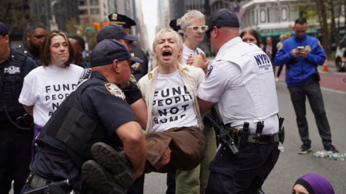 Oko 90 ljudi privedeno u Njujorku na protestu protiv prodaje oružja Izraelu
