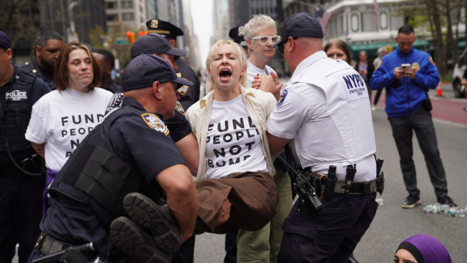 Oko 90 ljudi privedeno u Njujorku na protestu protiv prodaje oružja Izraelu