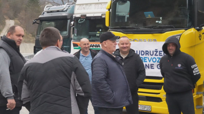 Euronews Srbija na granici sa Crnom Gorom i BiH: Prevoznici počeli nove blokade, bez rešenja nema ni prekida obustave