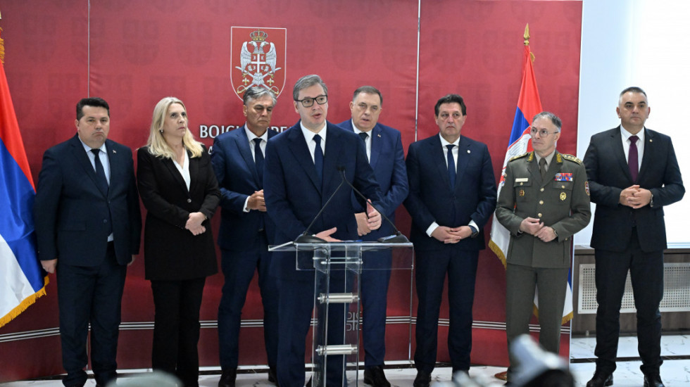 Vučić nakon sastanka u Generalštabu: Ulažemo u digitalizaciju i robotizaciju naše Vojske, radimo na jačanju naše Armije