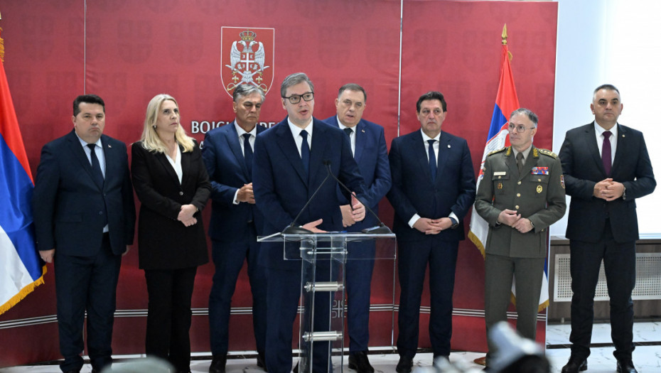 Vučić nakon sastanka u Generalštabu: Ulažemo u digitalizaciju i robotizaciju naše Vojske, radimo na jačanju naše Armije