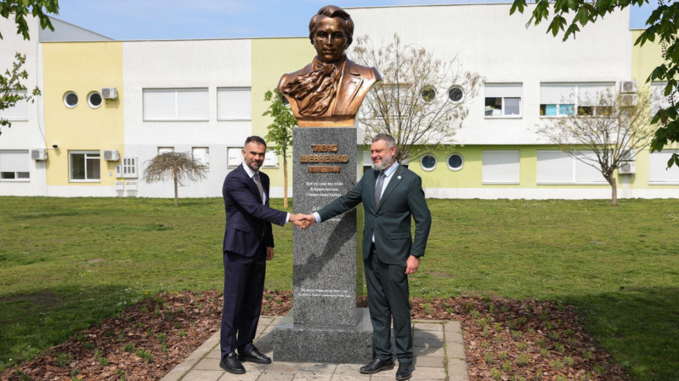 Obnovljen spomenik Tarasu Ševčenku u Novom Sadu