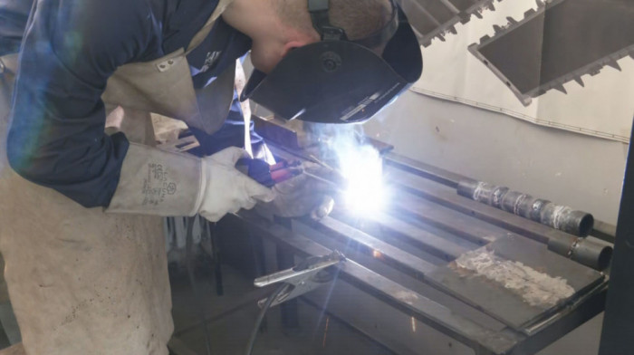 Siguran dinar već po završetku školovanja: Euronews Srbija u radionici Mašinske škole u Nišu gde varioci uče zanat