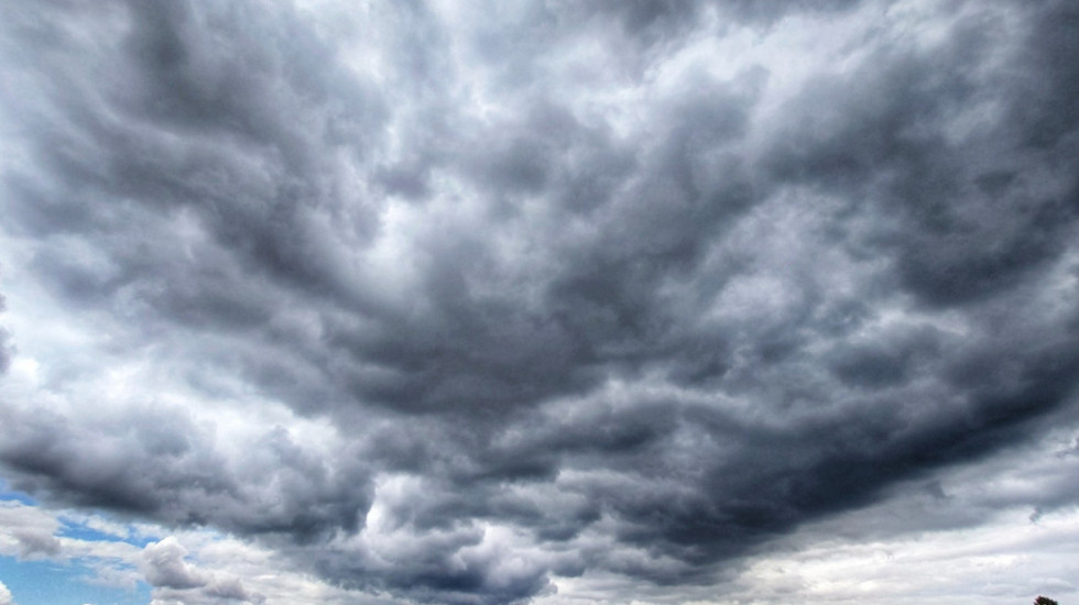 Nevreme sa gradom u Hrvatskoj i BiH: U Ogulinu uništilo voće, u Bihaću oštetilo automobile