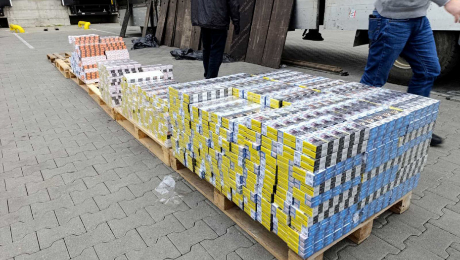 Uhapšen na prelazu Bezdan, pokušao da prokrijumčari skoro 20.000 paklica cigareta: Oglasilo se VJT u Novom Sadu (FOTO)